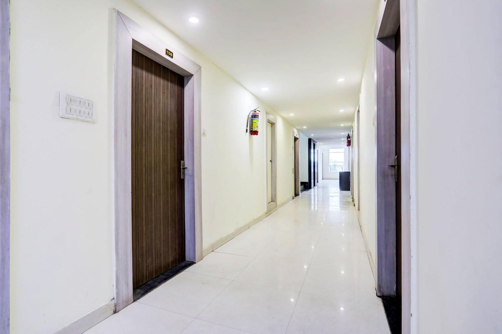 Super Townhouse Hoshangabad Road Near Aashima Mall Samarda Kaliāsot المظهر الخارجي الصورة