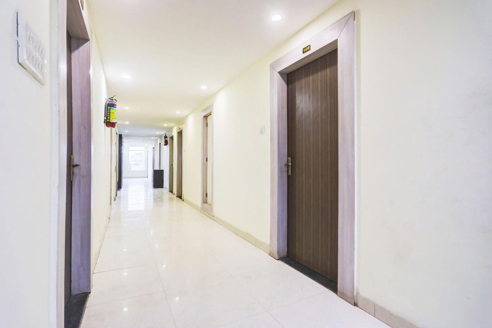 Super Townhouse Hoshangabad Road Near Aashima Mall Samarda Kaliāsot المظهر الخارجي الصورة